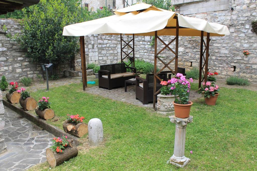 Bed and Breakfast Residenza Le Logge Gubbio Zewnętrze zdjęcie