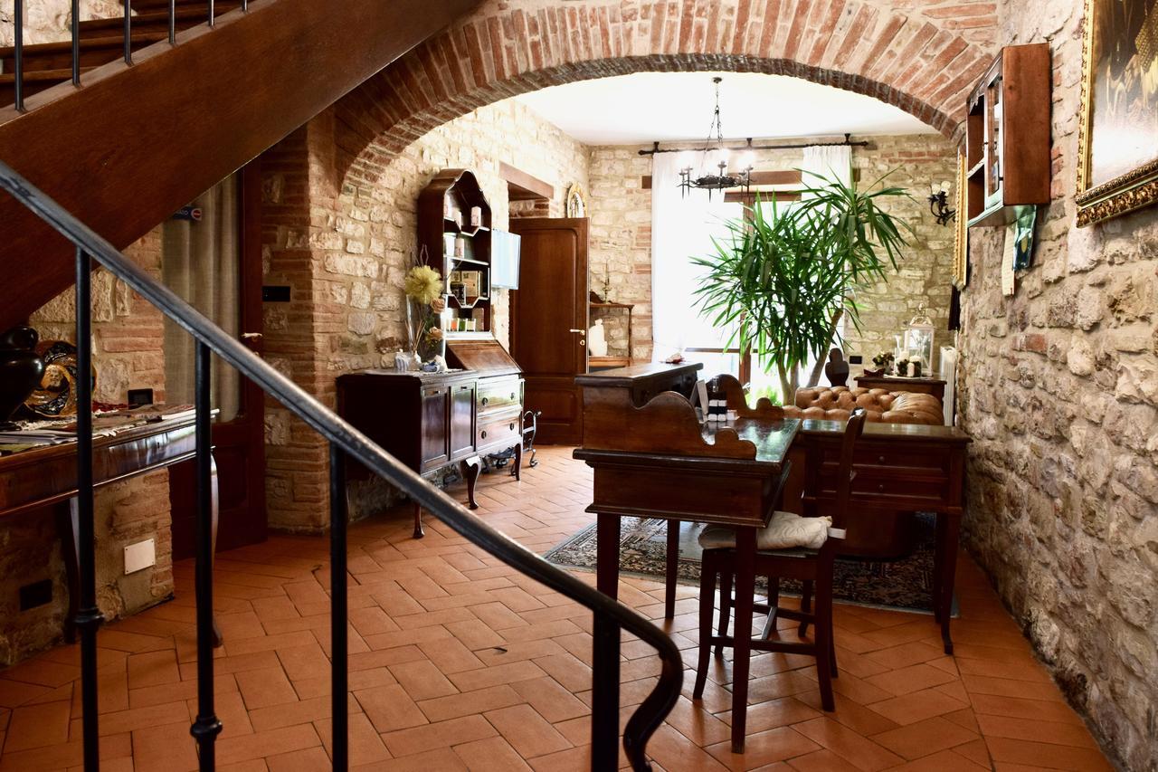 Bed and Breakfast Residenza Le Logge Gubbio Zewnętrze zdjęcie