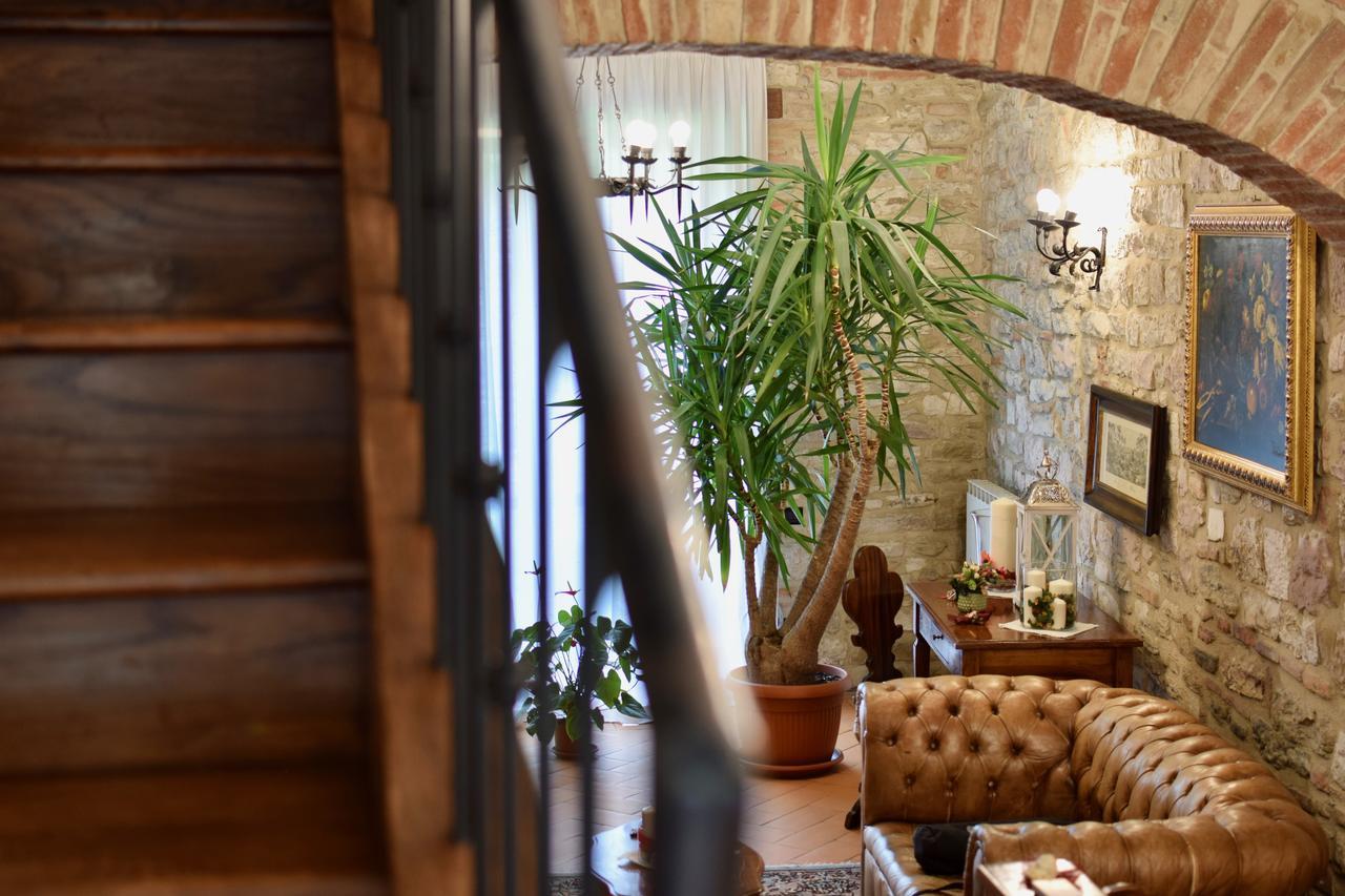 Bed and Breakfast Residenza Le Logge Gubbio Zewnętrze zdjęcie
